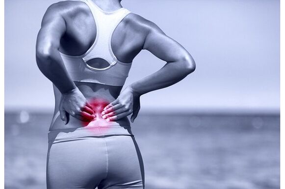 La espalda en la región lumbar puede doler por un esfuerzo físico excesivo